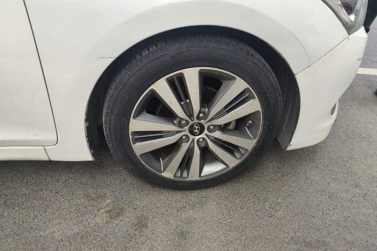 Used Hyundai Mistra 2014 1.8L Automatic Deluxe DLX Model Right Front Wheel Hub