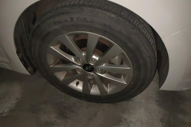 Used Hyundai Mistra 2014 1.8L Automatic Smart GLS Right Front Wheel Hub