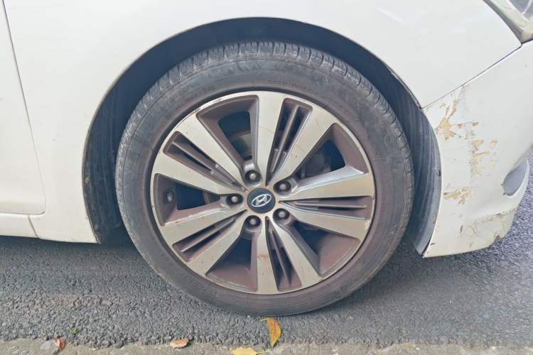 Used Hyundai Mistra 2014 1.8L Automatic Deluxe DLX Model Right Front Wheel Hub