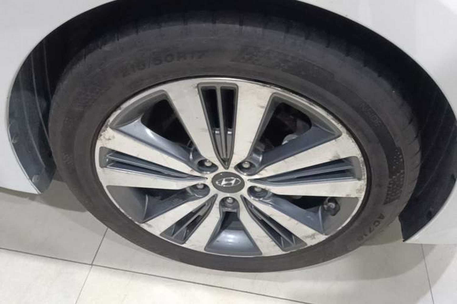 Used Hyundai Mistra 2014 1.8L Automatic Deluxe DLX Model Right Front Wheel Hub