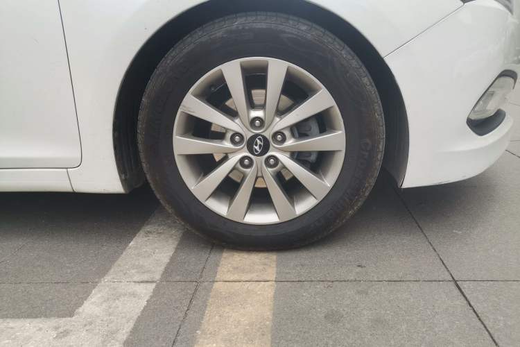 Used Hyundai Mistra 2014 1.8L Automatic Smart GLS Right Front Wheel Hub