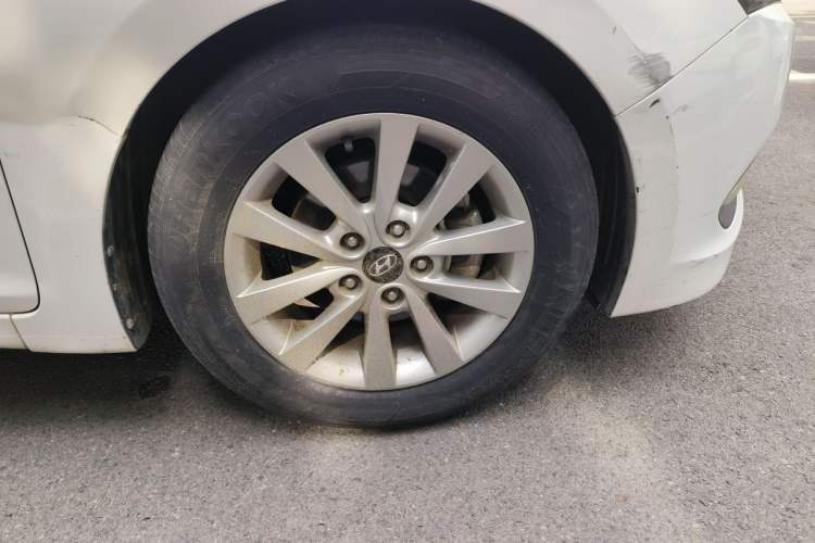 Used Hyundai Mistra 2014 1.8L Automatic Smart GLS Right Front Wheel Hub