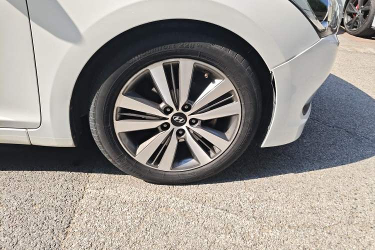 Used Hyundai Mistra 2014 1.8L Automatic Deluxe DLX Model Right Front Wheel Hub