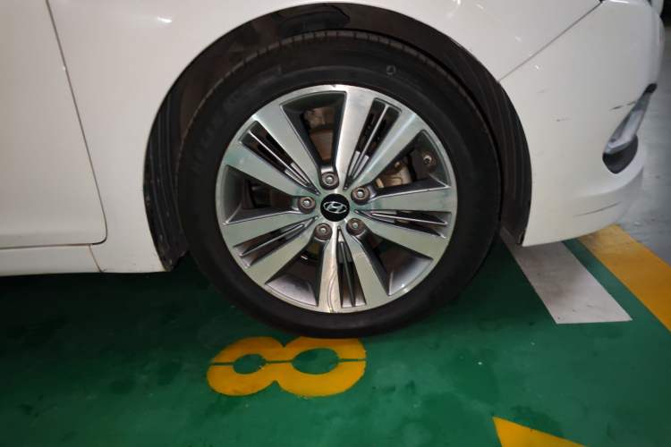Used Hyundai Mistra 2014 1.8L Automatic Deluxe DLX Model Right Front Wheel Hub