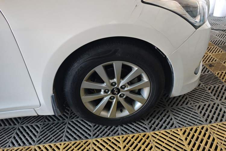 Used Hyundai Mistra 2014 1.8L Automatic Smart GLS Right Front Wheel Hub