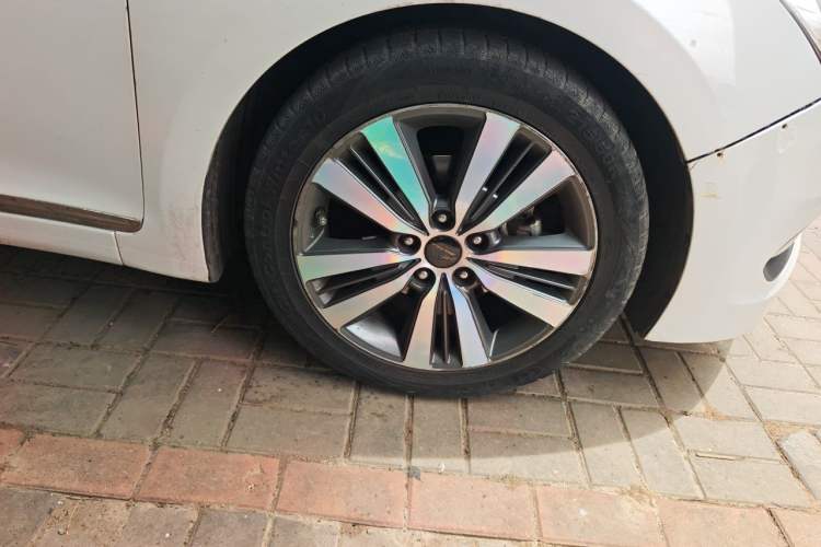Used Hyundai Mistra 2014 1.8L Automatic Deluxe DLX Model Right Front Wheel Hub