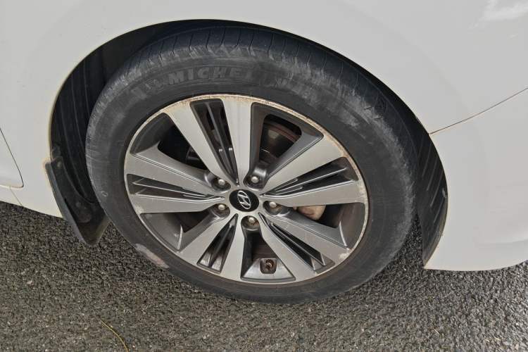 Used Hyundai Mistra 2014 1.8L Automatic Deluxe DLX Model Right Front Wheel Hub