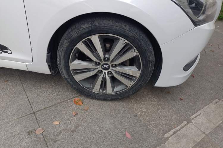 Used Hyundai Mistra 2014 1.8L Automatic Deluxe DLX Model Right Front Wheel Hub