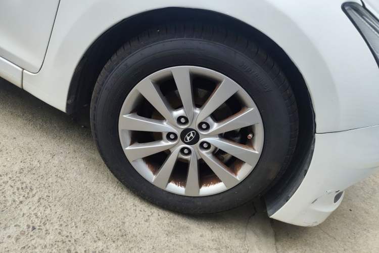 Used Hyundai Mistra 2014 1.8L Automatic Smart GLS Right Front Wheel Hub
