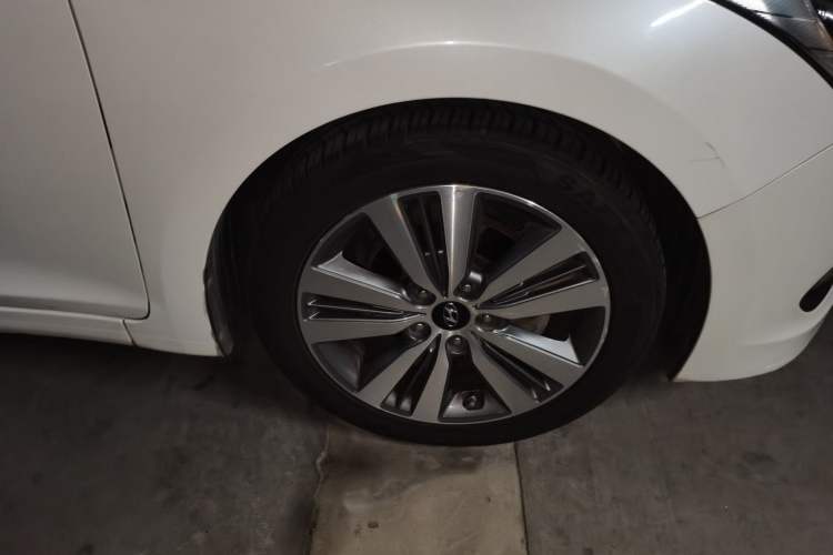 Used Hyundai Mistra 2014 1.8L Automatic Deluxe DLX Model Right Front Wheel Hub