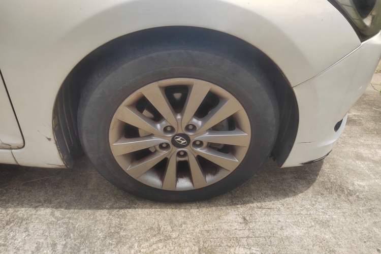 Used Hyundai Mistra 2014 1.8L Automatic Smart GLS Right Front Wheel Hub