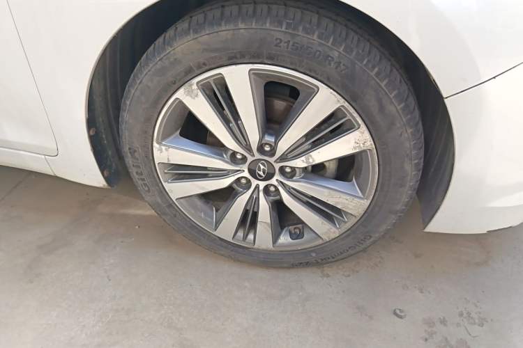 Used Hyundai Mistra 2014 1.8L Automatic Deluxe DLX Model Right Front Wheel Hub