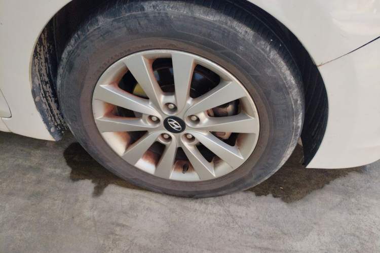 Used Hyundai Mistra 2014 1.8L Automatic Smart GLS Right Front Wheel Hub