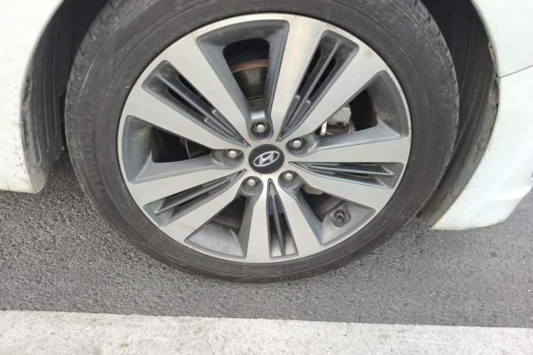 Used Hyundai Mistra 2014 1.8L Automatic Deluxe DLX Model Right Front Wheel Hub