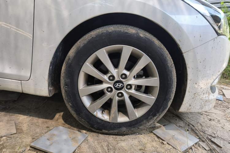 Used Hyundai Mistra 2014 1.8L Automatic Smart GLS Right Front Wheel Hub