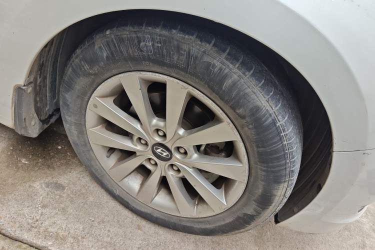 Used Hyundai Mistra 2014 1.8L Automatic Smart GLS Right Front Wheel Hub