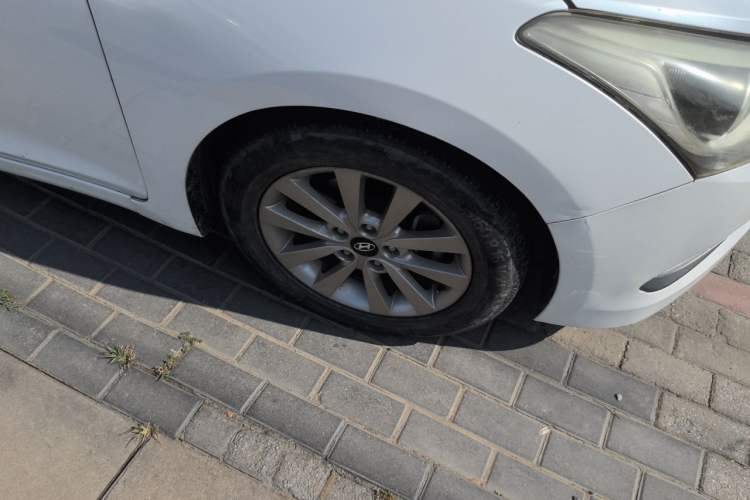 Used Hyundai Mistra 2014 1.8L Automatic Smart GLS Right Front Wheel Hub