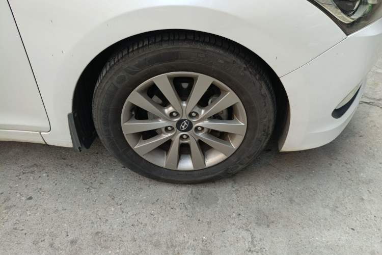 Used Hyundai Mistra 2014 1.8L Automatic Smart GLS Right Front Wheel Hub