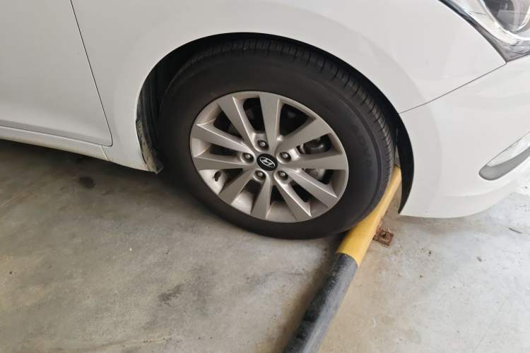 Used Hyundai Mistra 2014 1.8L Automatic Smart GLS Right Front Wheel Hub