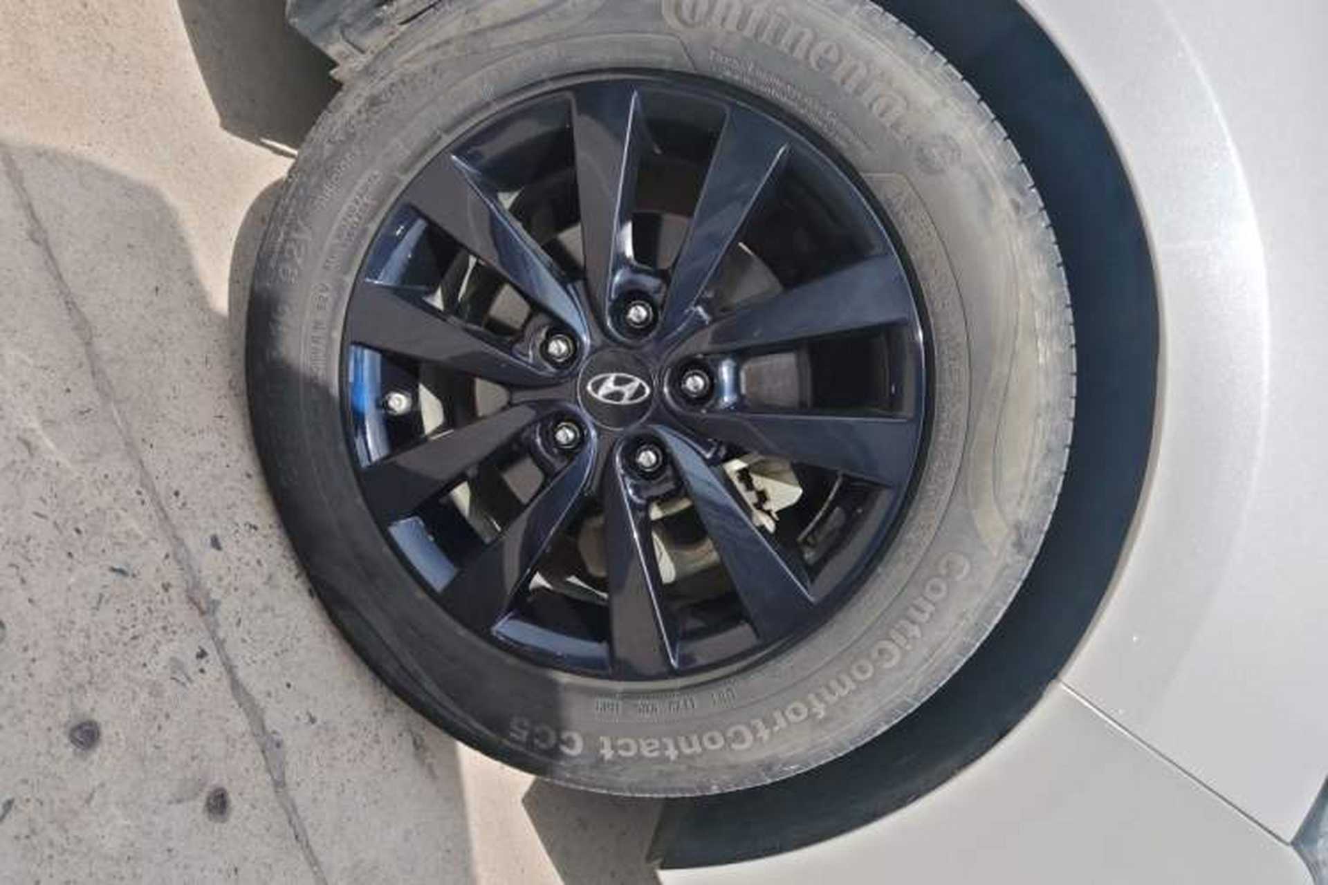 Used Hyundai Mistra 2014 1.8L Automatic Smart GLS Right Front Wheel Hub