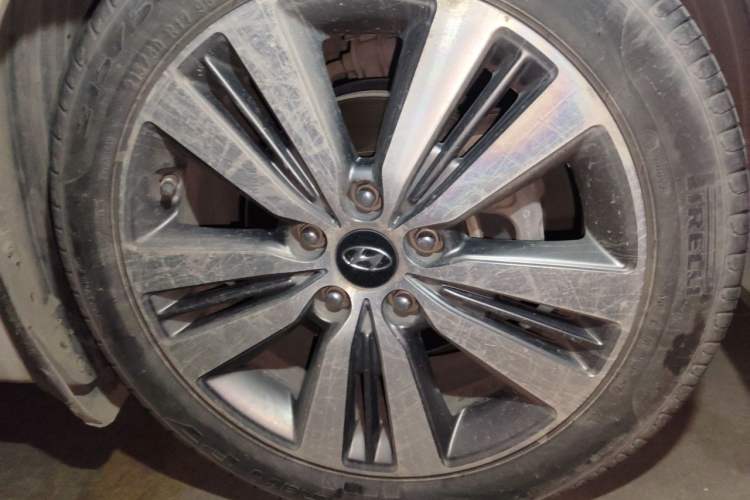 Used Hyundai Mistra 2014 1.8L Automatic Deluxe DLX Model Right Front Wheel Hub