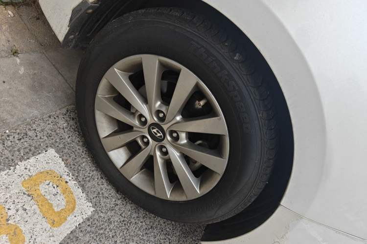 Used Hyundai Mistra 2014 1.8L Automatic Comfort Model GL Right Front Wheel Hub