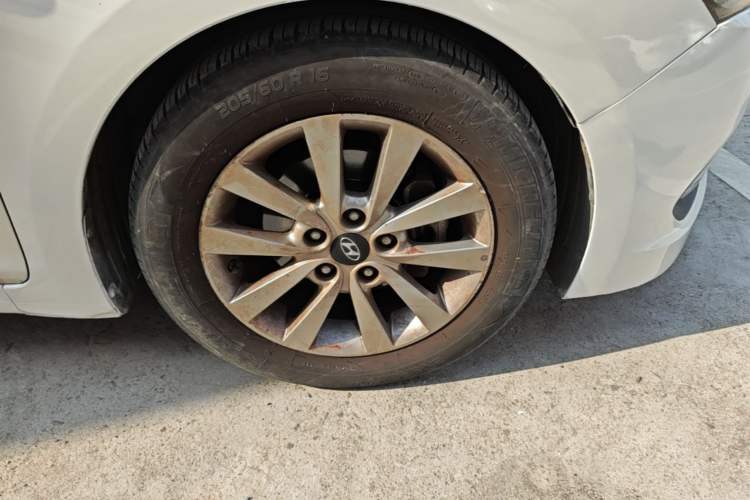 Used Hyundai Mistra 2014 1.8L Automatic Smart GLS Right Front Wheel Hub