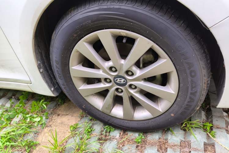 Used Hyundai Mistra 2014 1.8L Automatic Smart GLS Right Front Wheel Hub