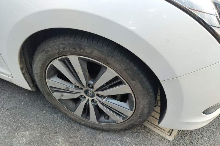 Used Hyundai Mistra 2014 1.8L Automatic Deluxe DLX Model Right Front Wheel Hub