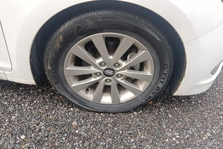 Used Hyundai Mistra 2014 1.8L Automatic Smart GLS Right Front Wheel Hub