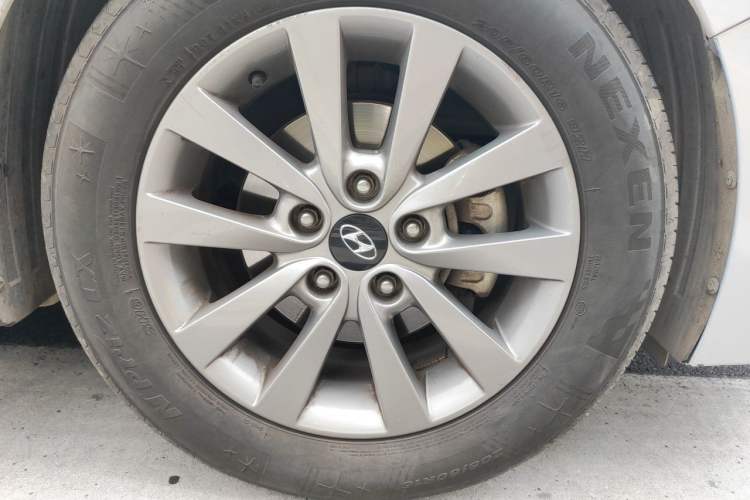 Used Hyundai Mistra 2014 1.8L Automatic Smart GLS Right Front Wheel Hub