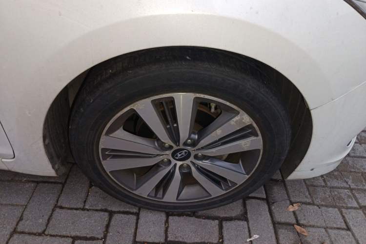 Used Hyundai Mistra 2014 1.8L Automatic Deluxe DLX Model Right Front Wheel Hub