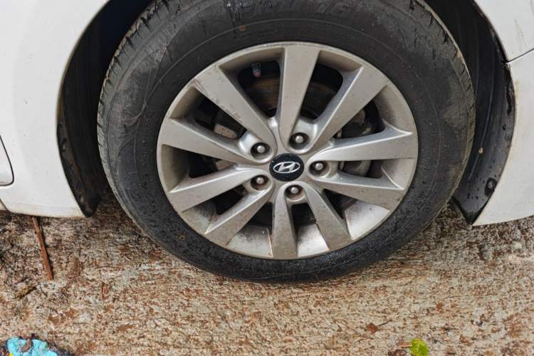 Used Hyundai Mistra 2014 1.8L Automatic Smart GLS Right Front Wheel Hub
