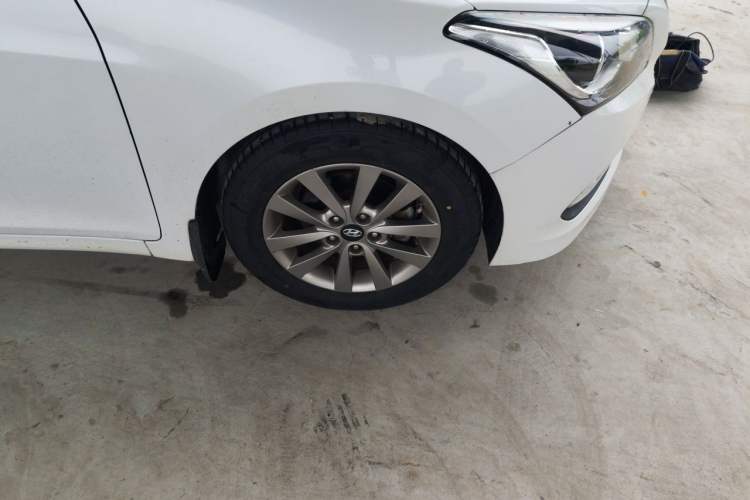 Used Hyundai Mistra 2014 1.8L Automatic Smart GLS Right Front Wheel Hub