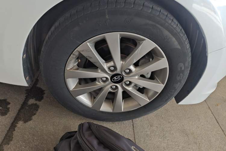 Used Hyundai Mistra 2014 1.8L Automatic Smart GLS Right Front Wheel Hub