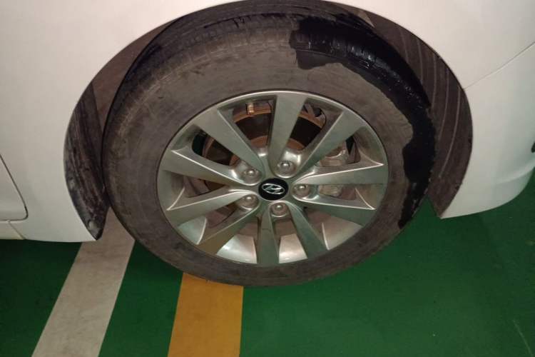 Used Hyundai Mistra 2014 1.8L Automatic Smart GLS Right Front Wheel Hub