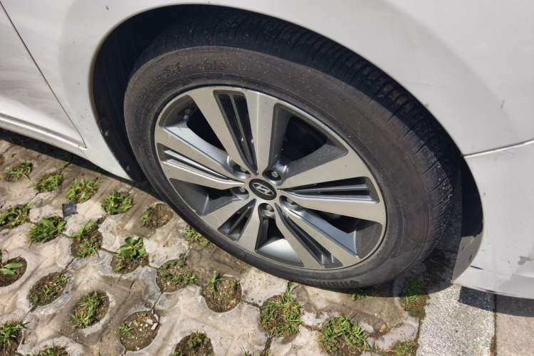 Used Hyundai Mistra 2014 1.8L Automatic Deluxe DLX Model Right Front Wheel Hub