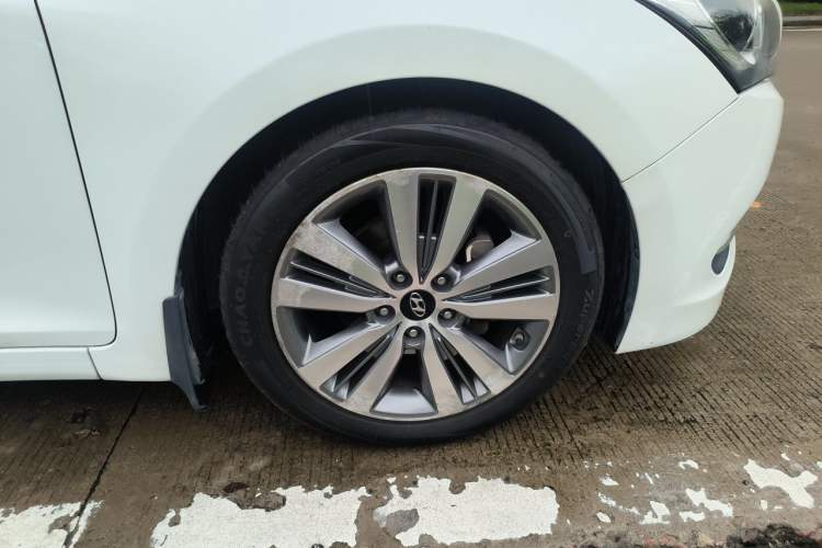 Used Hyundai Mistra 2014 1.8L Automatic Deluxe DLX Model Right Front Wheel Hub