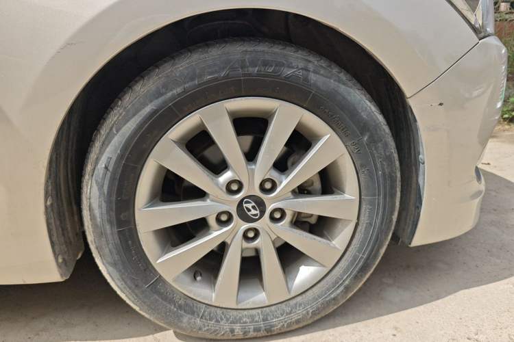 Used Hyundai Mistra 2014 1.8L Automatic Smart GLS Right Front Wheel Hub