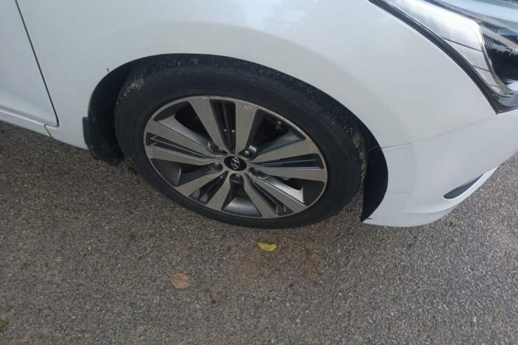 Used Hyundai Mistra 2014 1.8L Automatic Deluxe DLX Model Right Front Wheel Hub