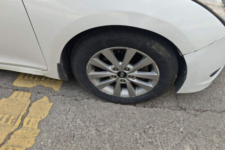 Used Hyundai Mistra 2014 1.8L Automatic Smart GLS Right Front Wheel Hub