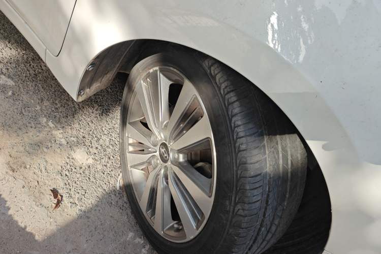 Used Hyundai Mistra 2014 1.8L Automatic Deluxe DLX Model Right Front Wheel Hub