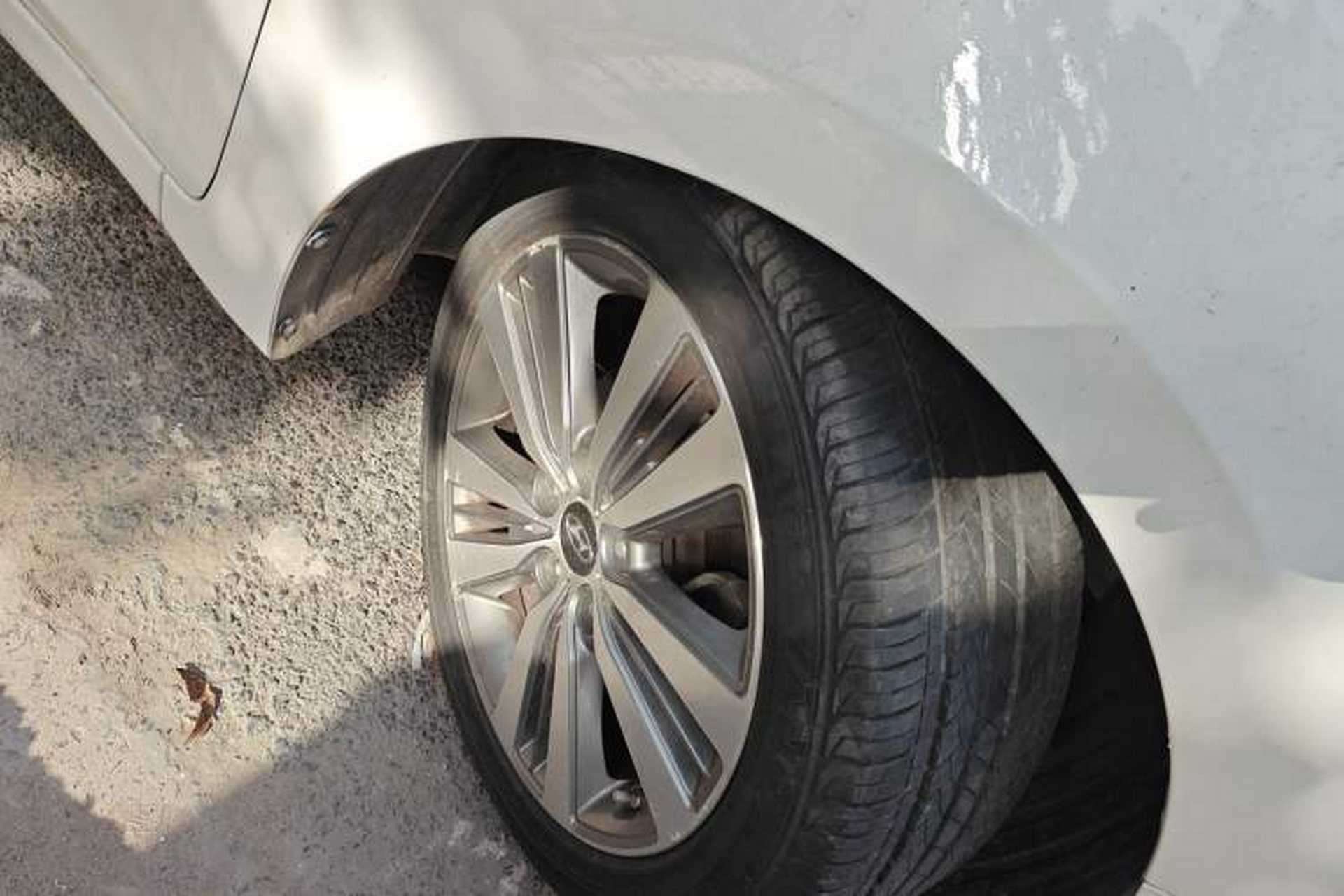 Used Hyundai Mistra 2014 1.8L Automatic Deluxe DLX Model Right Front Wheel Hub