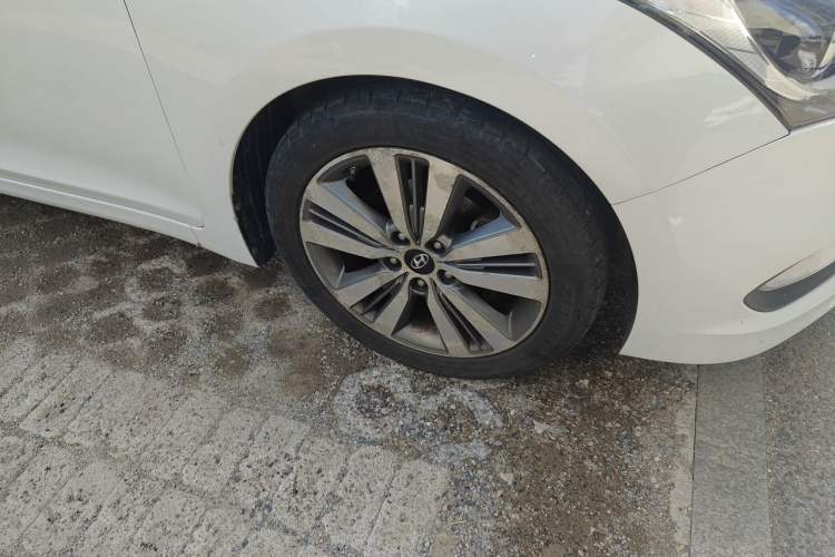 Used Hyundai Mistra 2014 1.8L Automatic Deluxe DLX Model Right Front Wheel Hub
