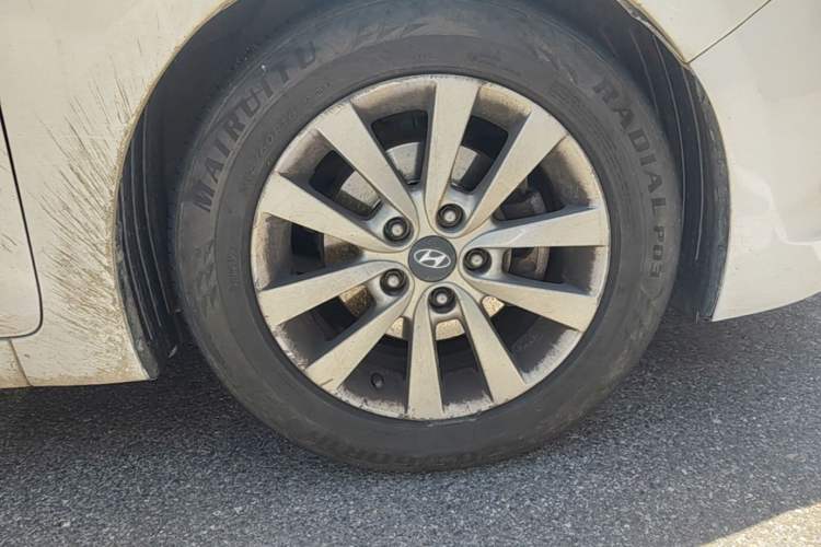 Used Hyundai Mistra 2014 1.8L Automatic Smart GLS Right Front Wheel Hub