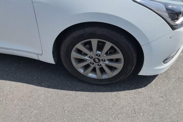 Used Hyundai Mistra 2014 1.8L Automatic Smart GLS Right Front Wheel Hub