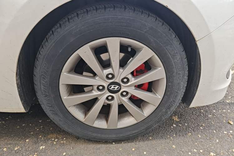 Used Hyundai Mistra 2014 1.8L Automatic Smart GLS Right Front Wheel Hub