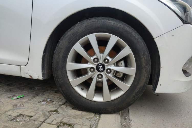 Used Hyundai Mistra 2014 1.8L Automatic Smart GLS Right Front Wheel Hub