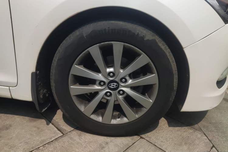 Used Hyundai Mistra 2014 1.8L Automatic Smart GLS Right Front Wheel Hub