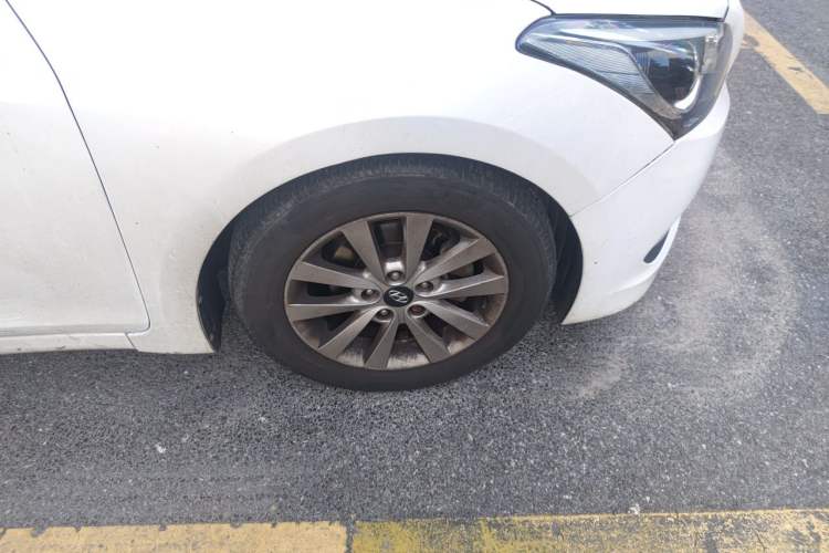 Used Hyundai Mistra 2014 1.8L Automatic Smart GLS Right Front Wheel Hub